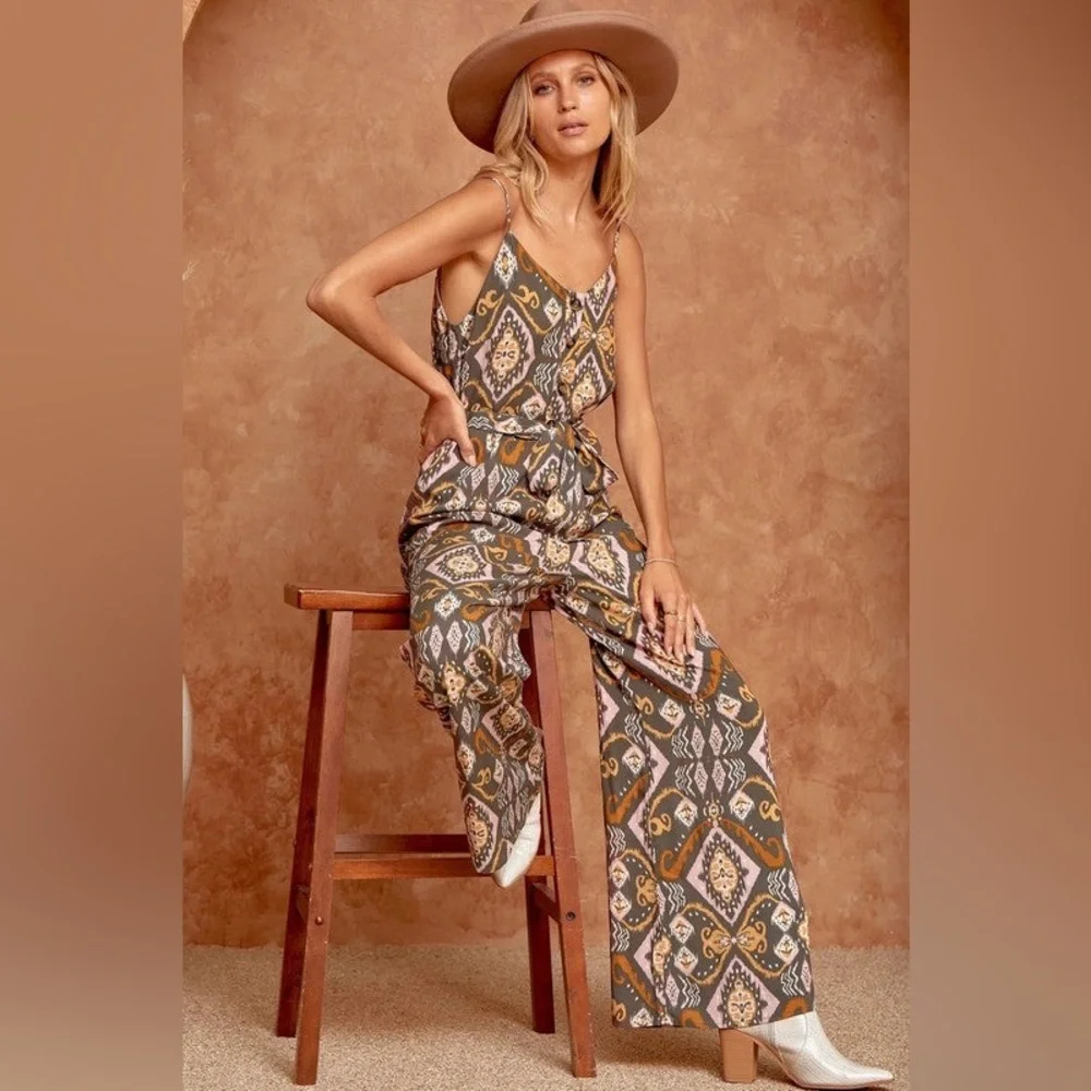 Savanna Jane Aztec Printed Jumpsuit Size Small - Picture 3 of 12
